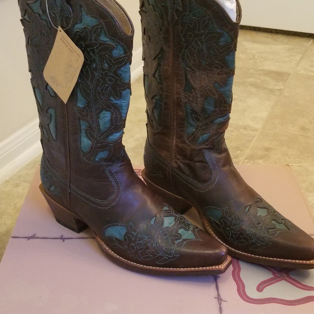 boots - Picture 2 of 5
